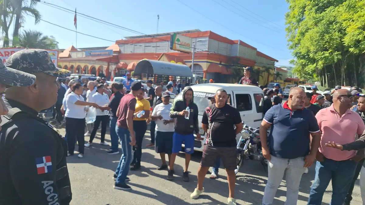 Ciudadanos exigen construcción de carretera hacia balnearios turísticos en Bonao