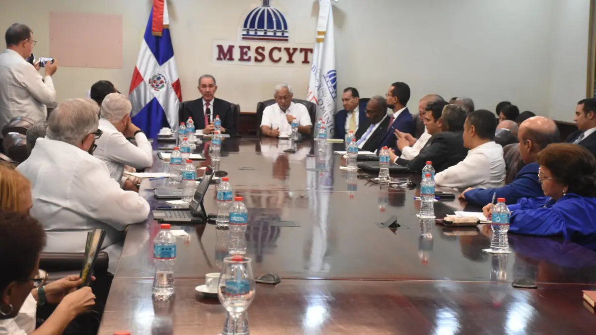 Mescyt y el Minerd abordan proceso de fusión junto a rectores universitarios