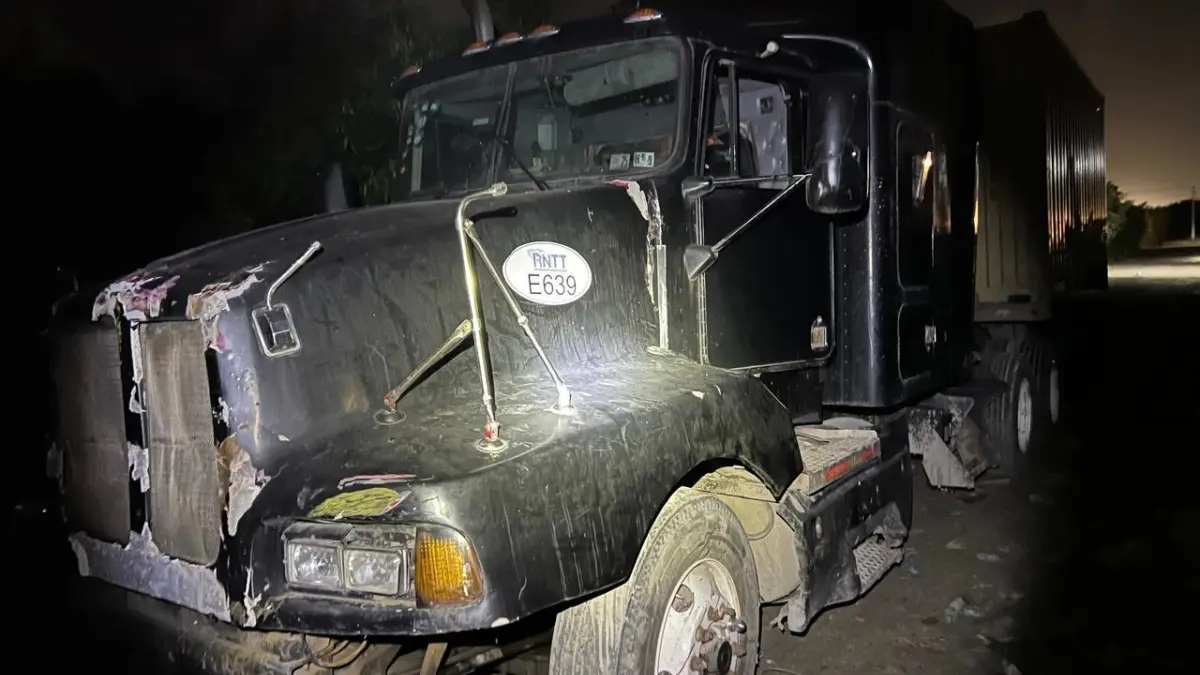 Conductor abandona camión con 67 paquetes de cocaína; DNCD incauta 371 en dos acciones distintas