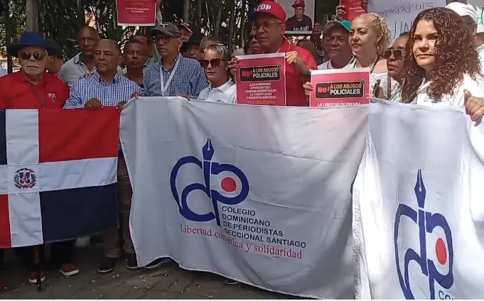 Protestan contra supuestos atropellos policiales en Santiago