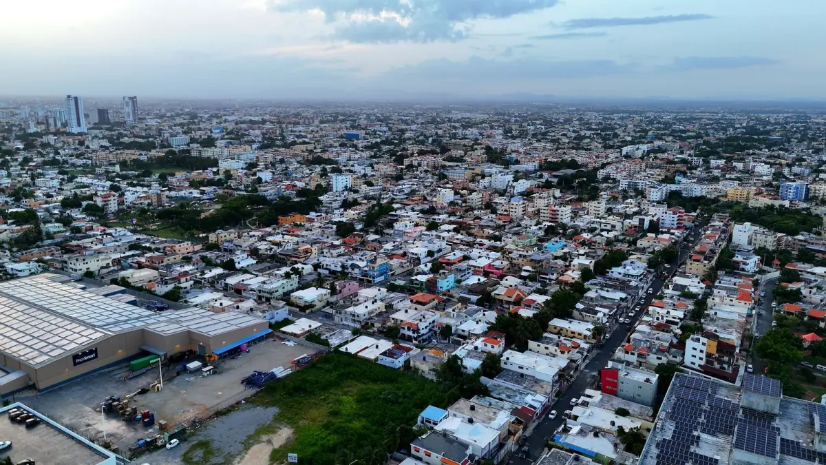 Allanan residencia en SDE por presunta operación de falsificación de documentos