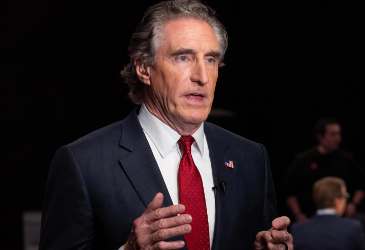 Trump confirma al gobernador de Dakota del Norte como secretario de Interior