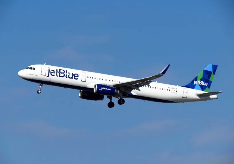 Un vuelo de JetBlue también fue tiroteado desde tierra en Puerto Príncipe