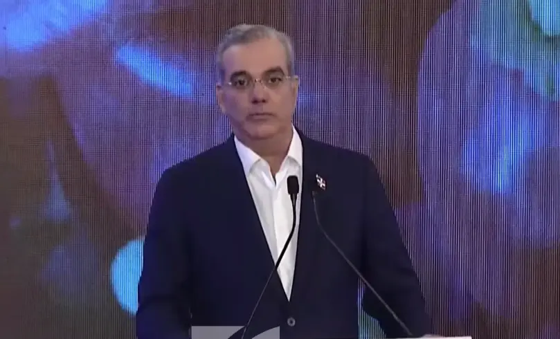 Presidente Luis Abinader califica de terrorismo ataque a avión aterrizaría en Haití