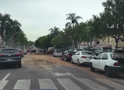 Hoyos en las vías del Gran Santo Domingo: un peligro constante para conductores