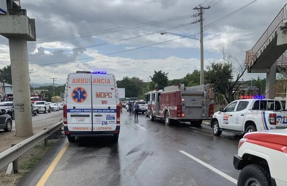 911 coordina asistencia en accidente múltiple en Navarrete