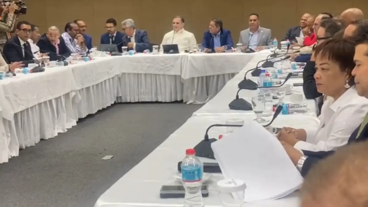 Ministro de Hacienda explica a legisladores readecuación presupuestaria para el 2025