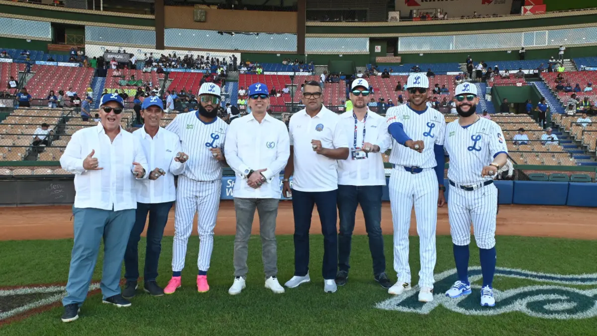 Licey hace entrega de anillos de bicampeones