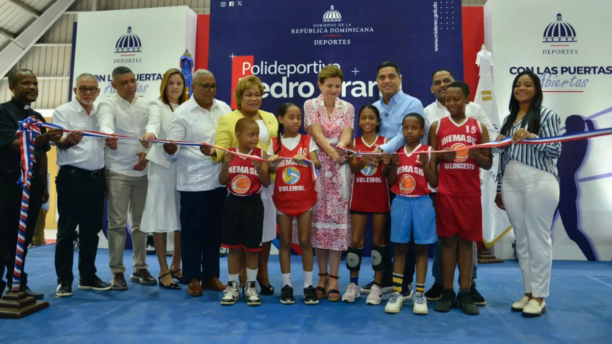 Raquel Peña y Ministro Kelvin Cruz reinauguran Polideportivo de Pedro Brand Pedro Brand