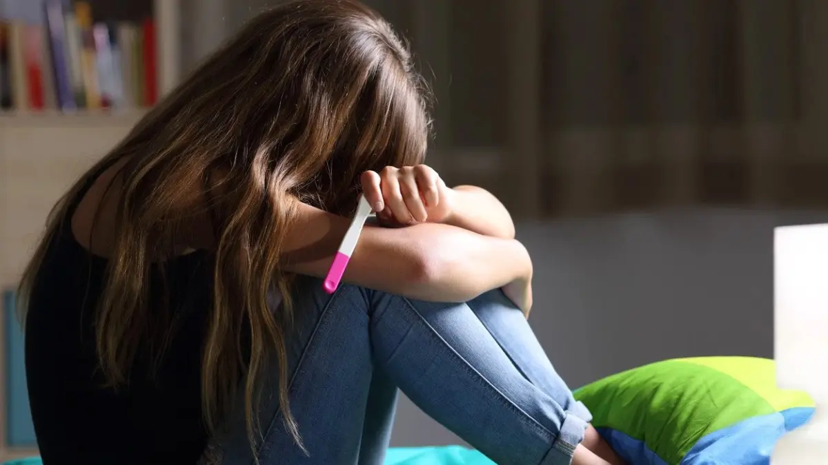¿Cuáles son los riesgos de un embarazo en adolescentes?