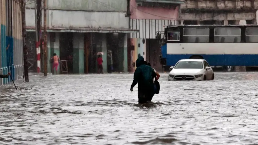 Cuba decreta la fase de alarma para provincias del oeste y el centro por huracán Rafael