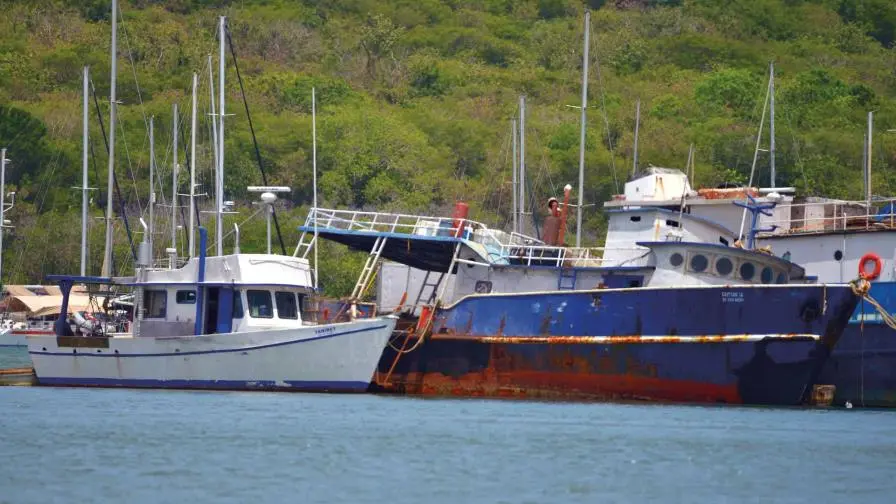 Barcos pesqueros señalados por contaminación ambiental habrían sido usados para transportar droga en Puerto Plata