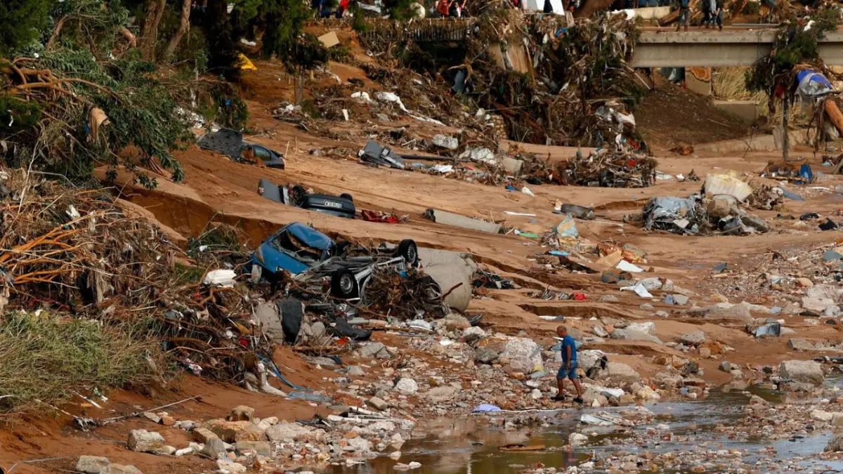 Dominicanos se movilizan a Valencia para ayudar a los damnificados por la tragedia