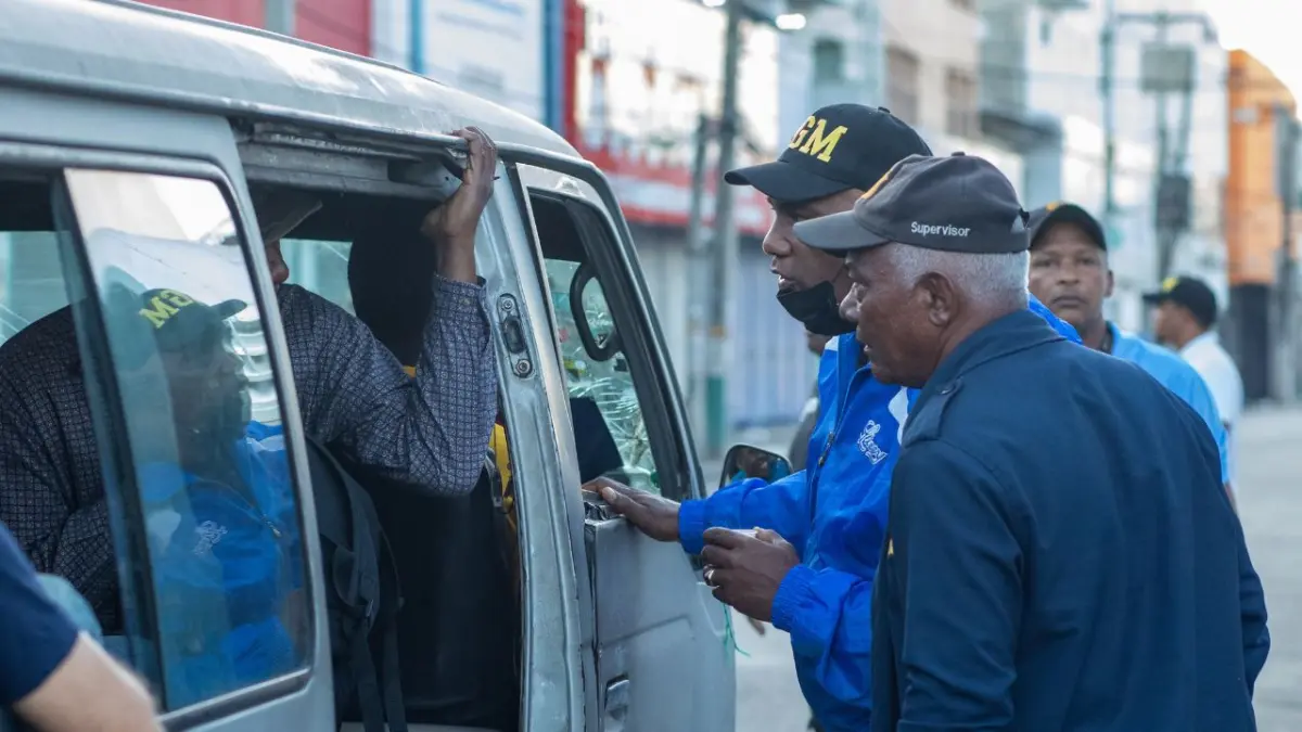 Reporta éxitos contra redes de tráfico de ilegales