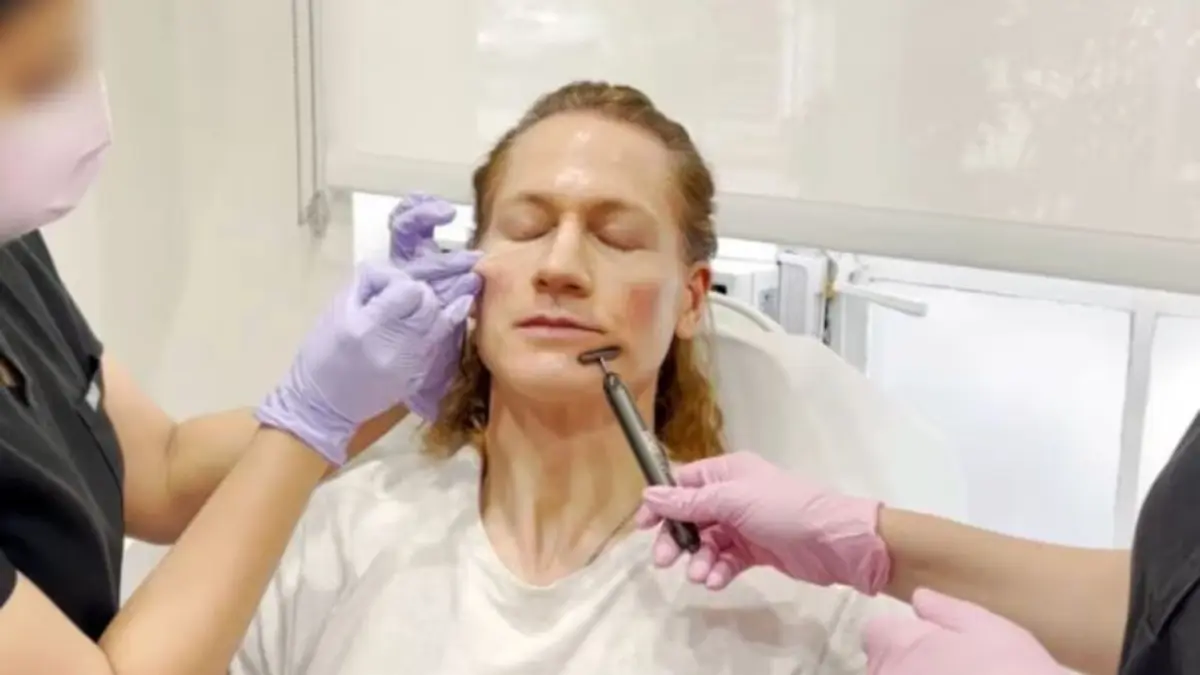 Empresario multimillonario gastó más de 2 millones para verse más joven, pero el tratamiento no salió como esperaba