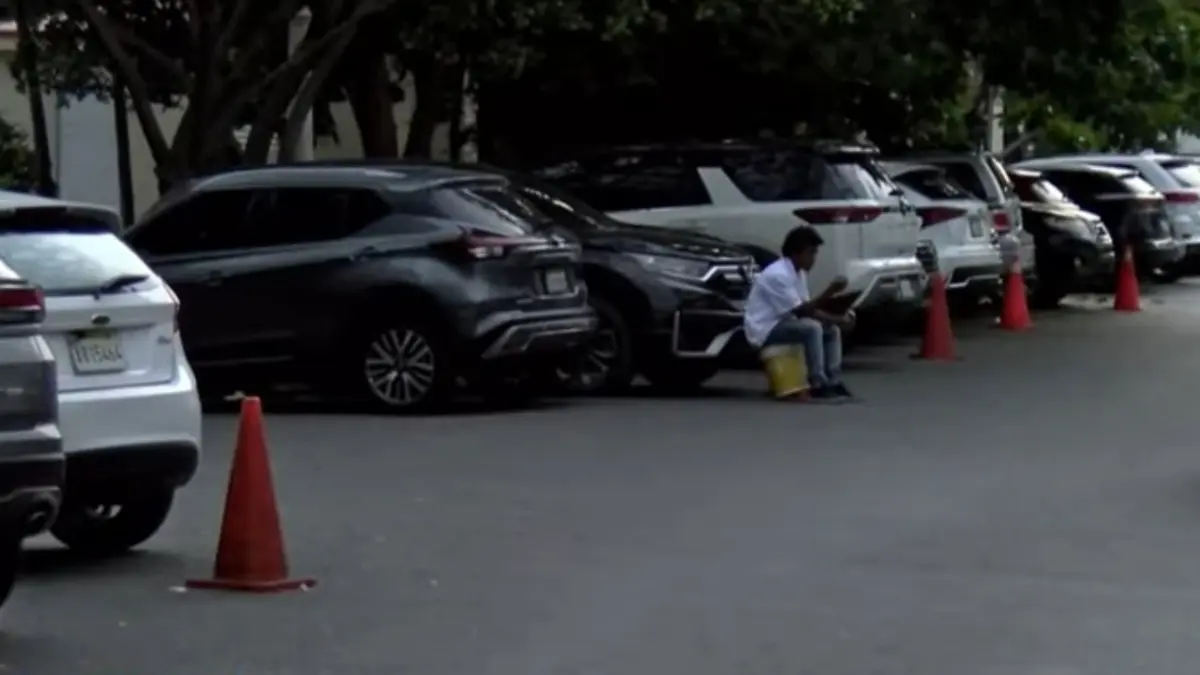 Pastor con varios huesos rotos tras recibir pedrada de parqueador