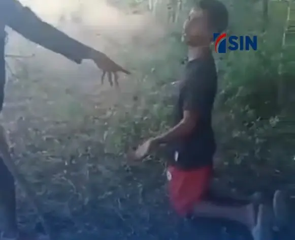 Viral: salvaje golpiza a menores