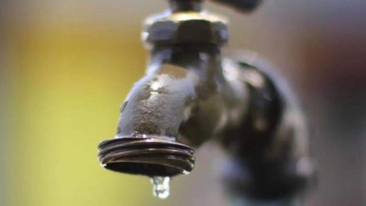 Al menos 306 mil viviendas están sin agua potable, según reporte del COE