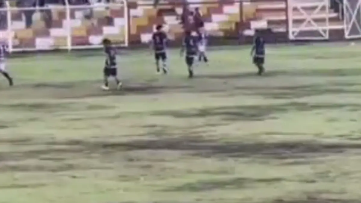 Un futbolista peruano muere y otro queda herido al ser impactado por un rayo