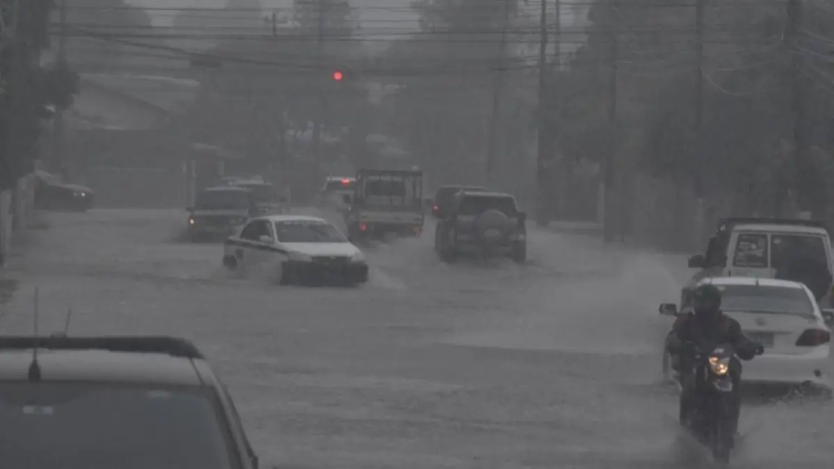 Más de 20 mil afectados y tres desaparecidos en Honduras por la tormenta tropical Sara