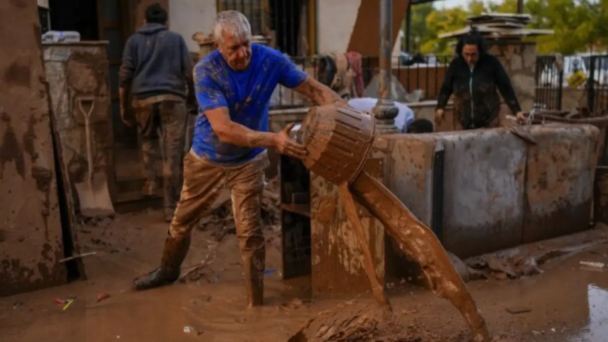 252 mil personas siguen sin teléfono y 15 mil sin electricidad por inundaciones en España