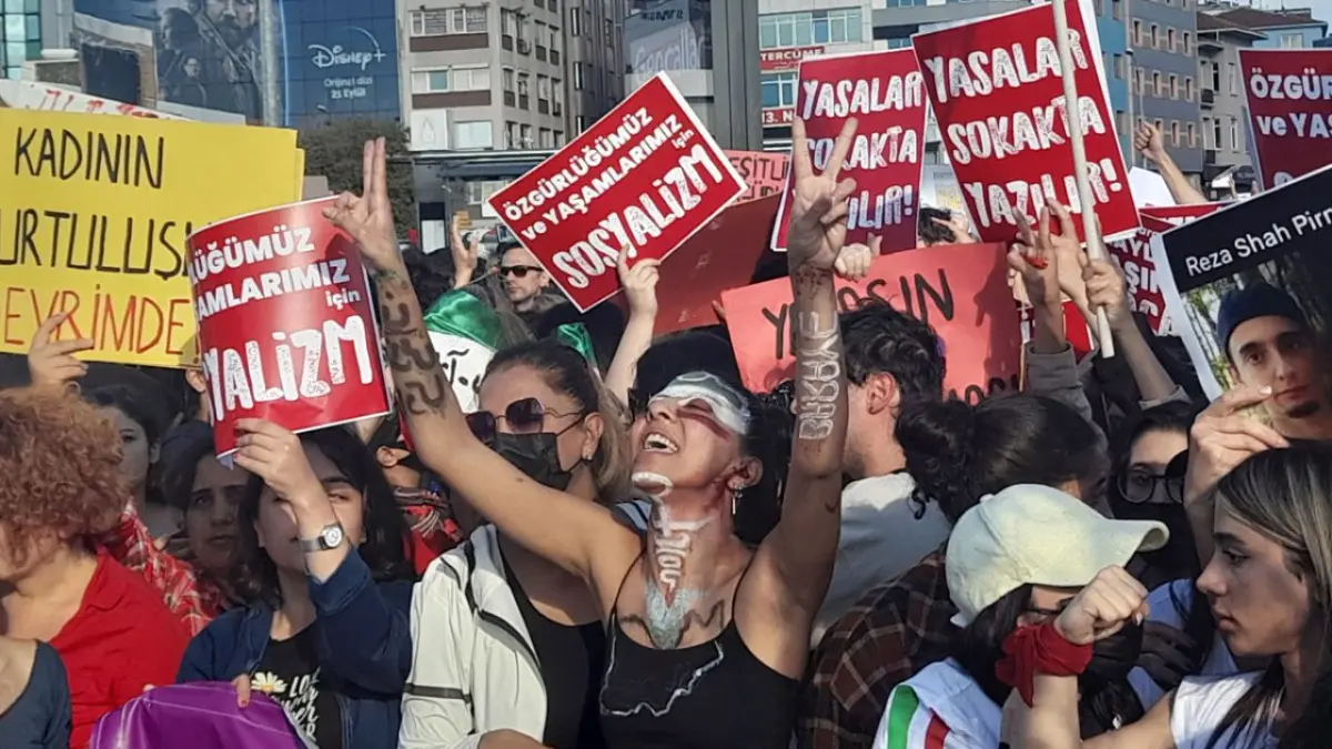 Mujeres turcas desafían las prohibiciones para protestar contra la violencia de género