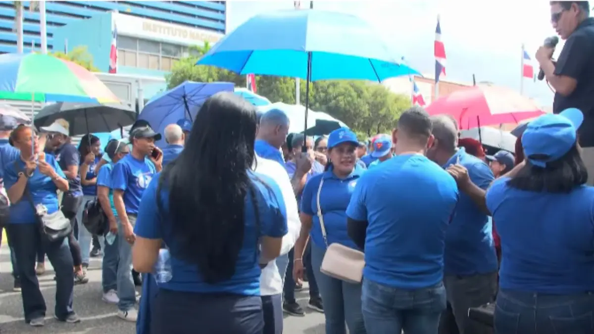 Organizaciones protestan frente al Ministerio de Trabajo