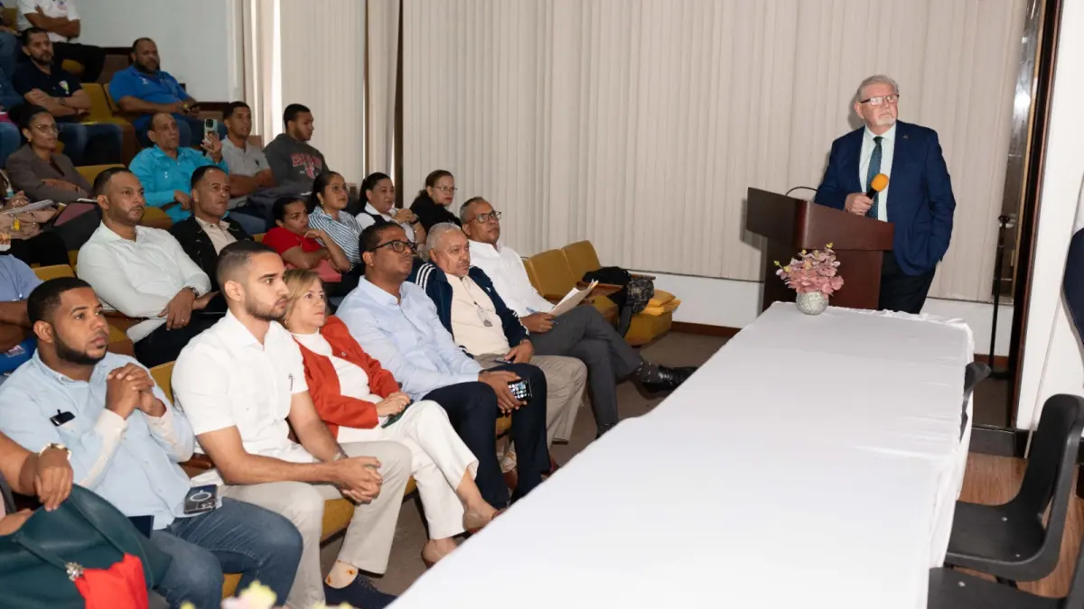 Interior y Policía previene en planteles sobre accidentes por uso fuegos artificiales