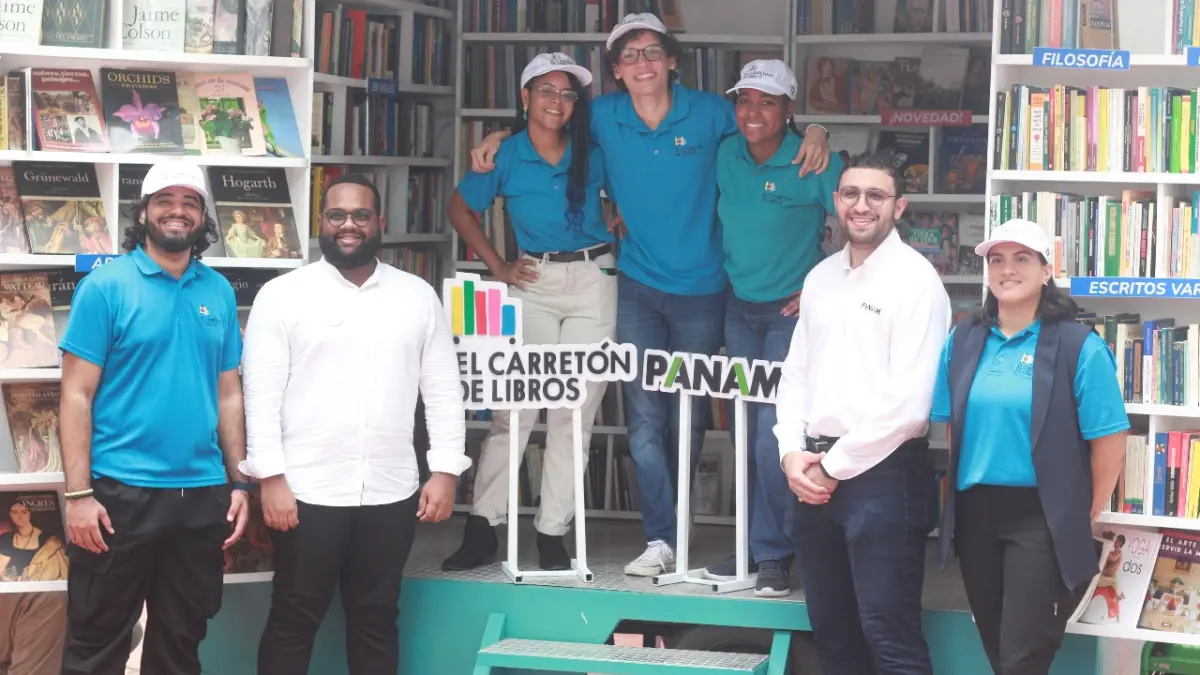 El Carretón de Libros llega a Boca Chica; más de dos mil libros para préstamo gratuito