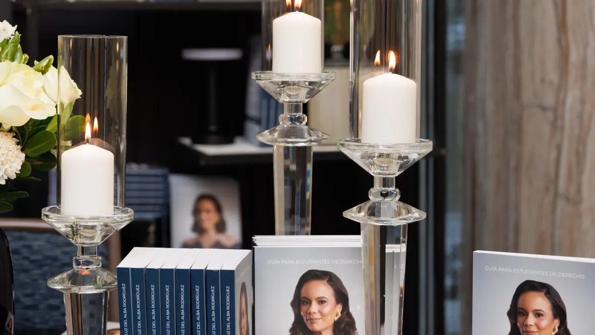 Luz del Alba Rodríguez presenta su libro En la mente de una abogada joven