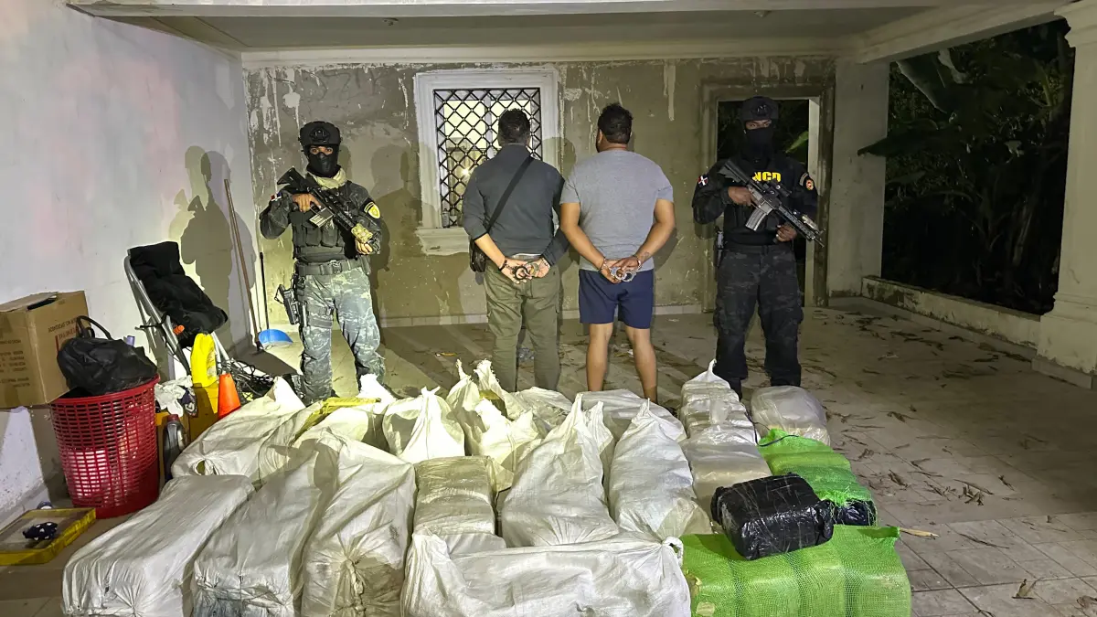 Autoridades confiscan 989 libras de marihuana y apresan seis hombres en Santiago