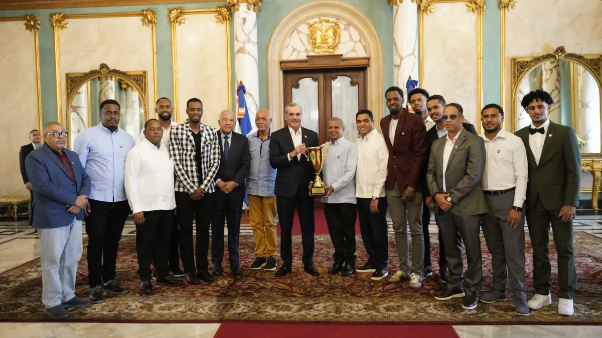 Abinader recibe al club Mauricio Báez, campeón del TBS del Distrito Nacional