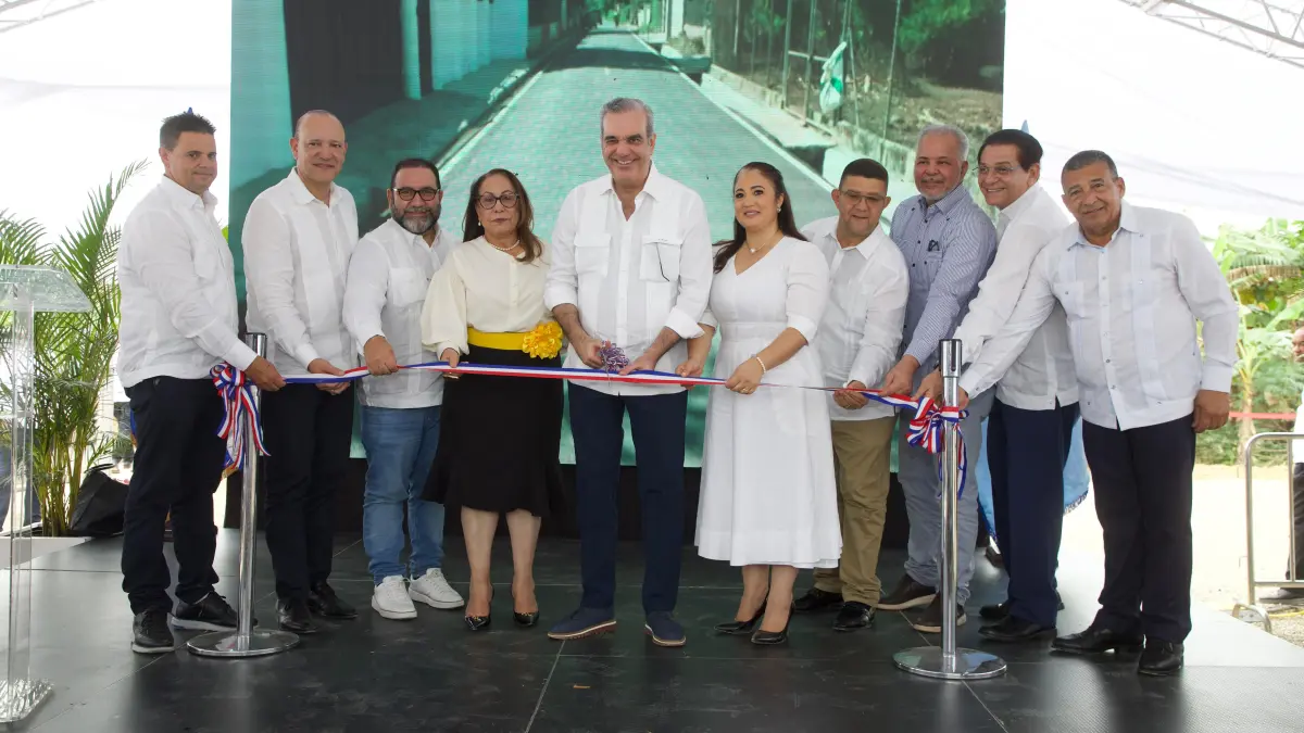Gobierno inaugura múltiples obras en Santiago