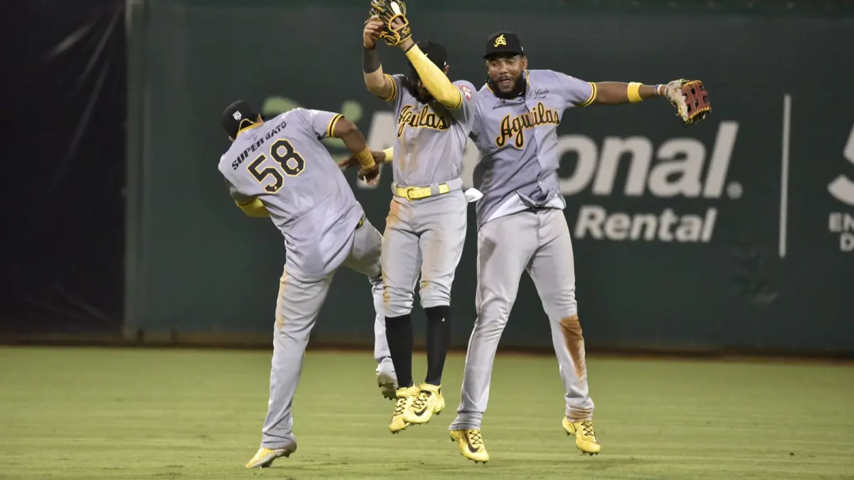 Con jonrones de Encarnación y Aderlin, Águilas vienen de atrás y derrotan a Toros