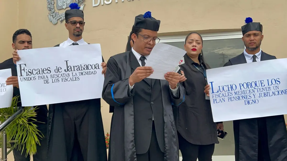 Fiscales de Jarabacoa se unen a paro de labores; exigen mejores salarios y pensiones