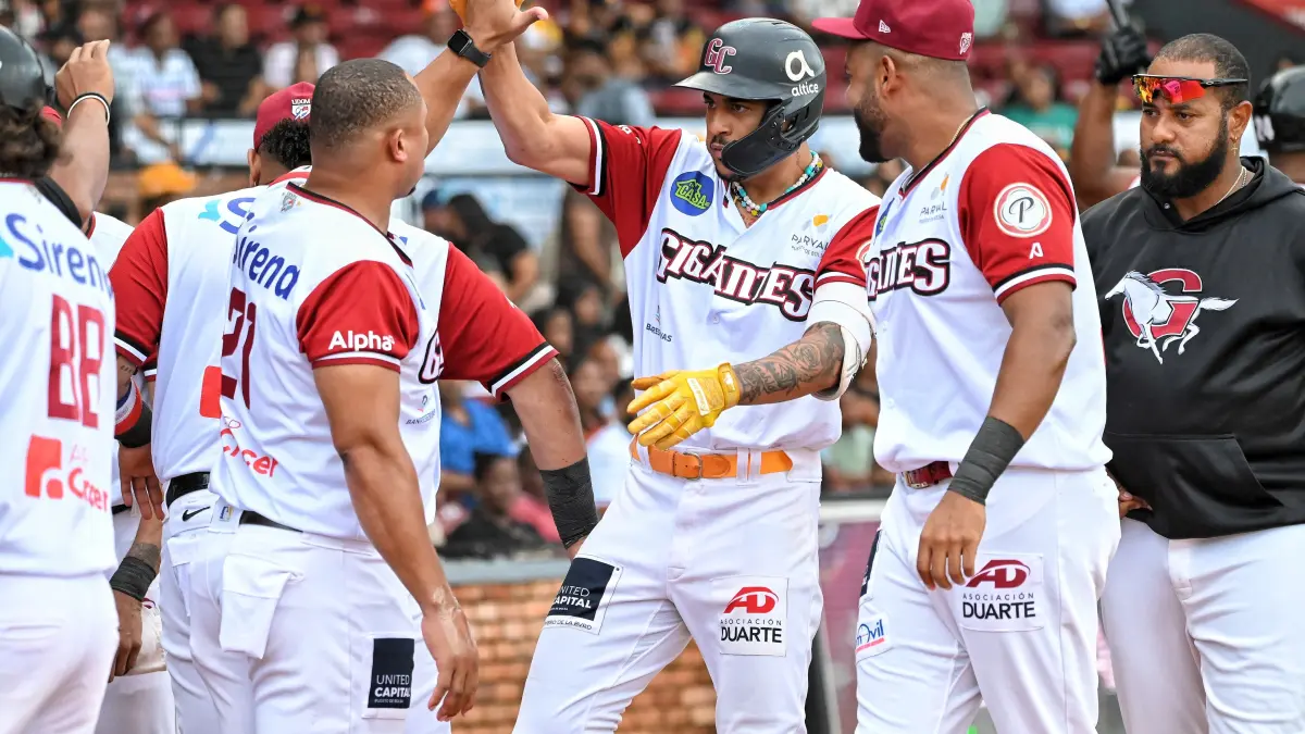Siri guia a Gigantes sobre las Aguilas continuación béisbol RD