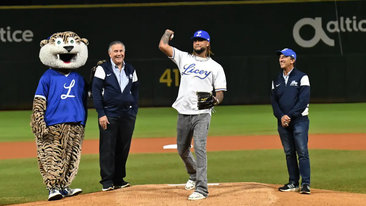 Licey reconoce a Luis Gil; lanza primera bola