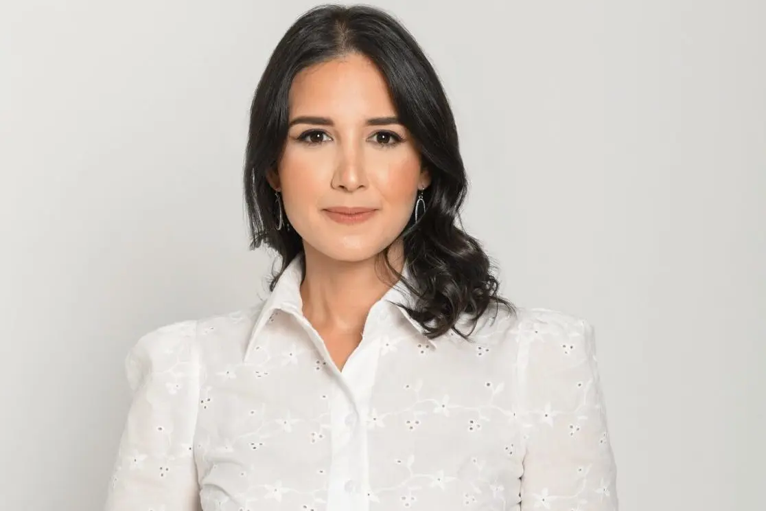 Periodista Jessica Hasbun conducirá temporalmente el programa matutino Café CNN