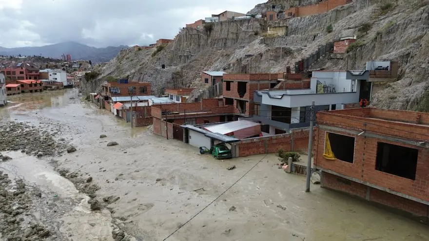 Aumentan a 11 las personas fallecidas por las lluvias, derrumbes e inundaciones en Bolivia