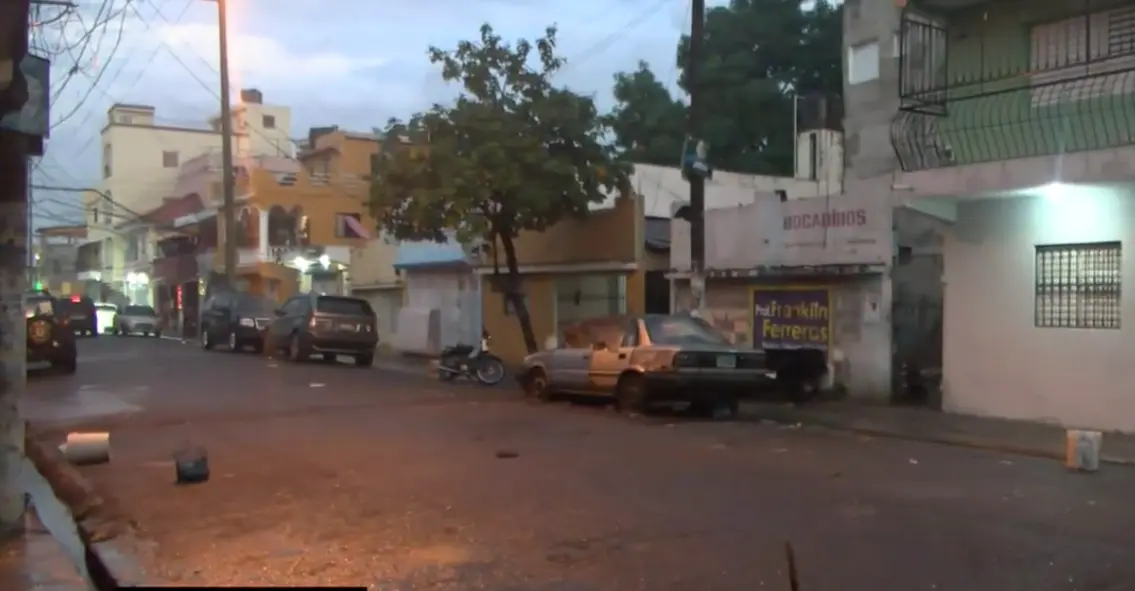 La falta de luces oscurece la Navidad en el Ensanche La Fe