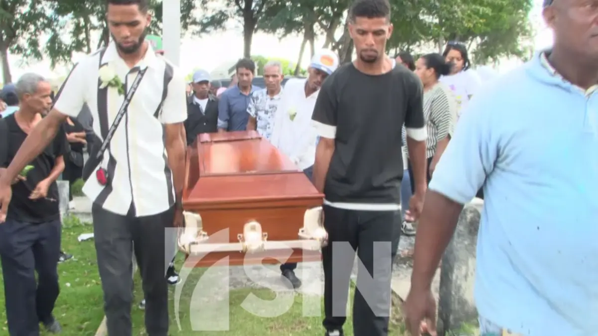 En medio del dolor y el llanto, entierran a joven ultimado por patrulla policial en Los Rios