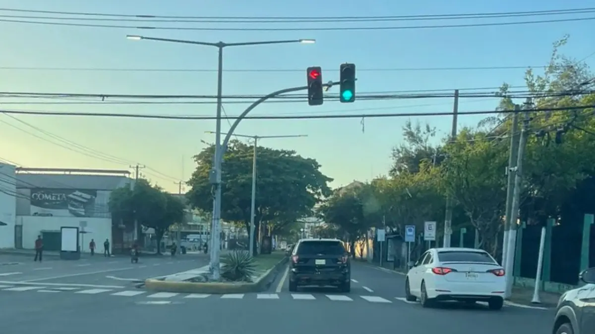 Arreglan semáforo de la avenida Núñez de Cáceres que se estaba “casi cayendo”