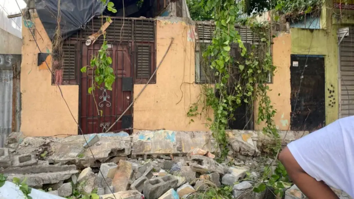 Niña que resultó herida tras colapso de pared en Villa Juana se encuentra estable