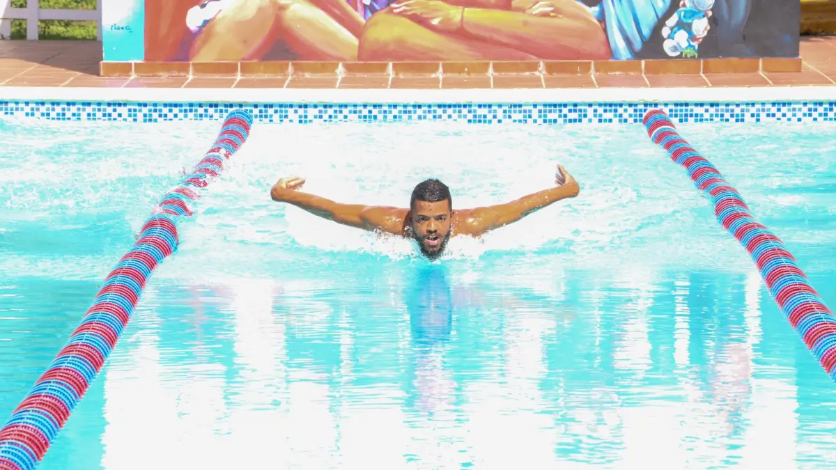 INEFI da inicio a curso de natación en el Albergue Olímpico