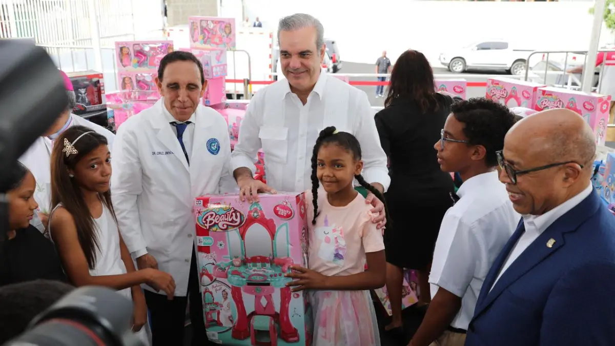 Abinader participa en aguinaldo navideño de la Fundación Cruz Jiminián