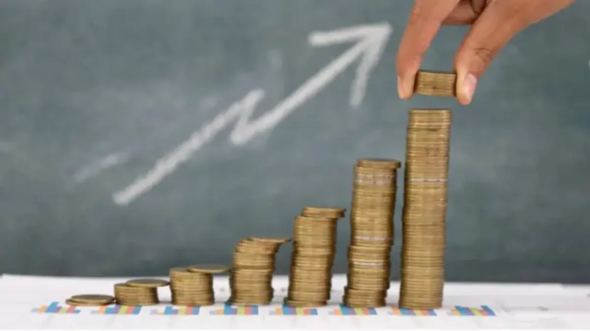 Anuncian aumento del 12 % en el salario mínimo para 2025 en México