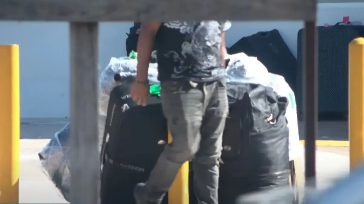 Dominicanos aprovechan la gracia navideña para traer regalos desde Puerto Rico