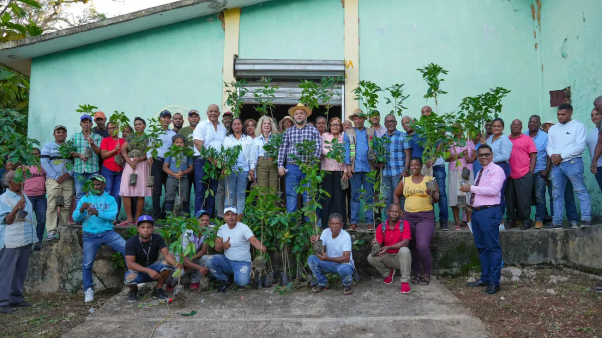 FEDA entrega plantas de café a dos cooperativas de Santa Elena, en Barahona