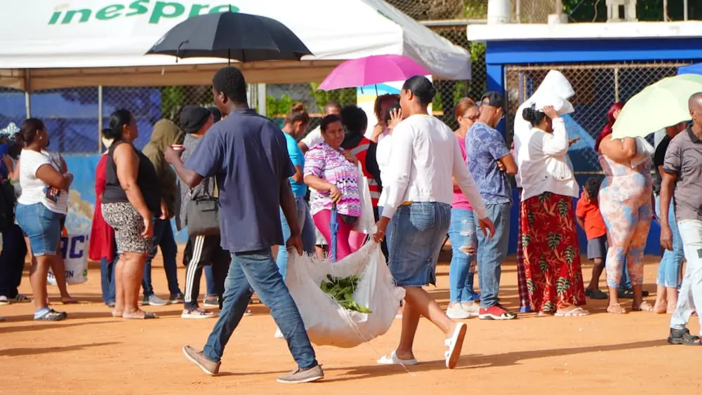 Residentes de SDE manifiestan satisfacción con la Feria Navidad del Cambio con el Inespre