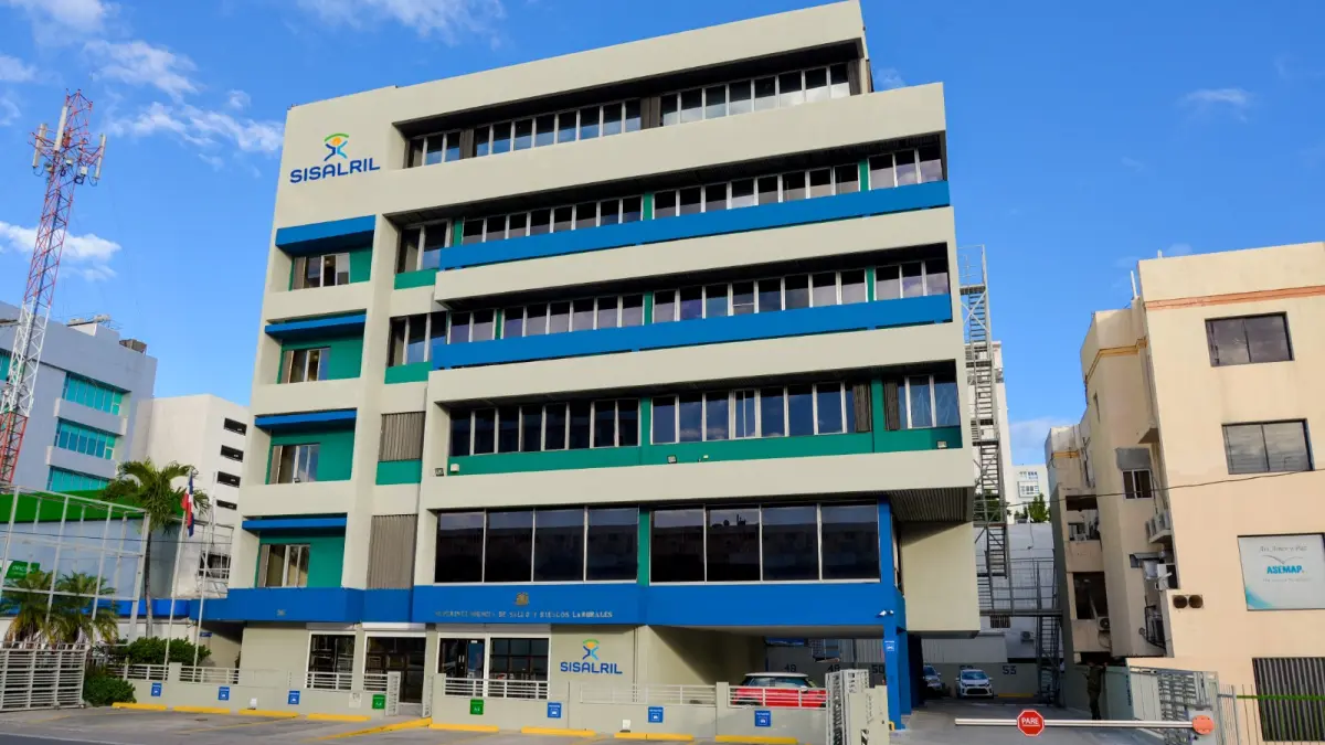 Pensionados y jubilados del Estado tendrán mayor cobertura y beneficios en servicios de salud, mediante resolución SISALRIL